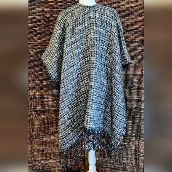 Jessica McClintock Poncho Oversized Blanket Wrap Woven Metallic Soft Fringe Boho - Picture 3 of 9